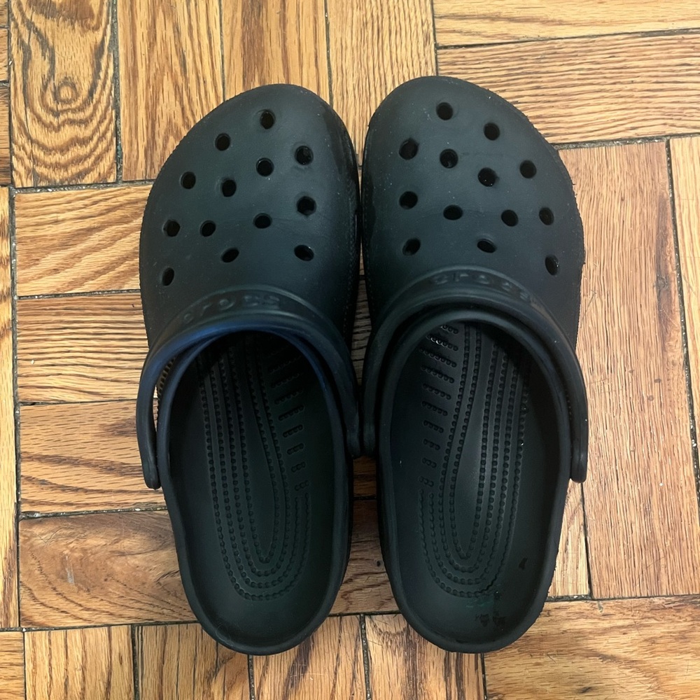 Black crocs